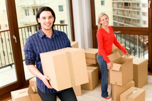 Packing and loading support for removals in Stpaulscray